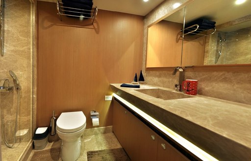 marble en suite in master suite on board luxury yacht ‘Le Pietre’ 