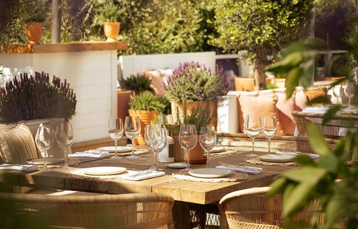 Les Palmiers St Tropez dining area