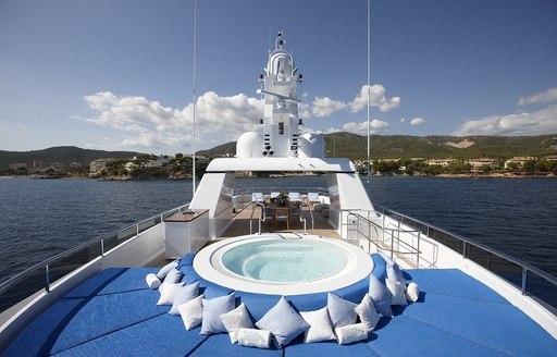 Feadship superyacht HALO jacuzzi