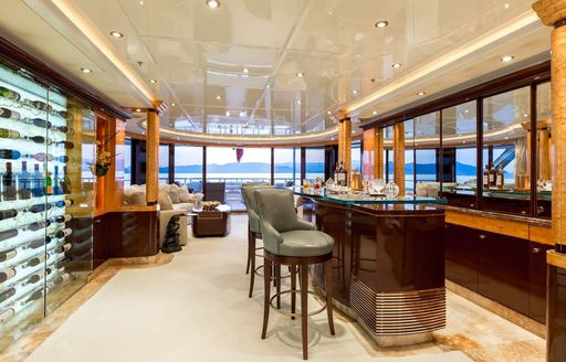 Superyacht charter LUCKY LADY wet bar with stools