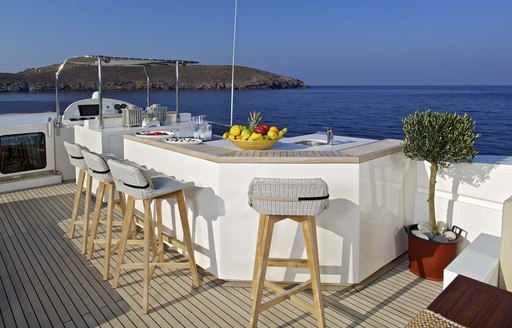 Alfresco wet bar on the flybridge onboard charter yacht SANJANA