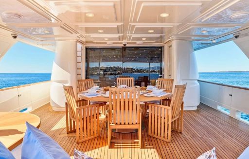 Charter yacht BEST OFF alfresco dining