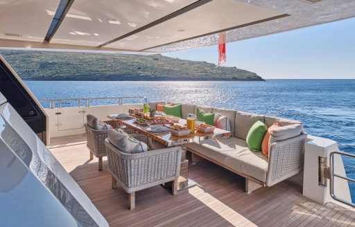 Charter yacht WOMBAT alfresco dining area