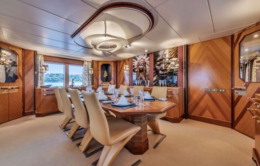 Charter yacht SHEERGOLD interior dining area