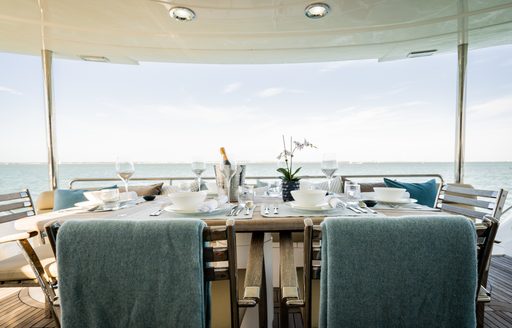 al fresco dining area on superyacht chess 