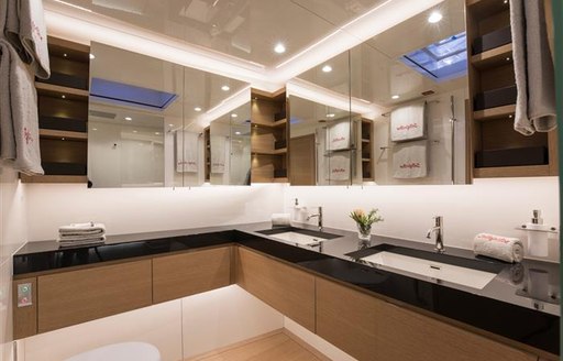 Spacious bathroom with modern design
