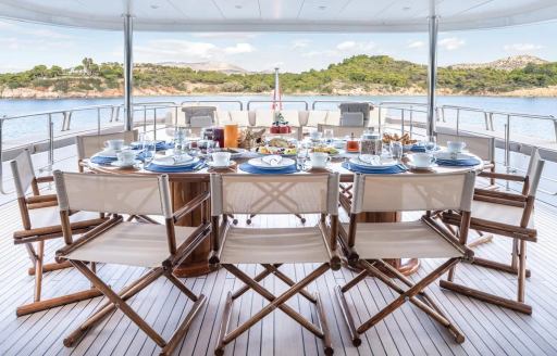Charter yacht LADY G II alfresco dining table