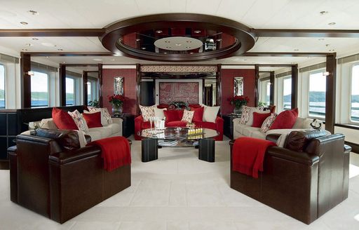 Superyacht SLIPSTREAM's main salon