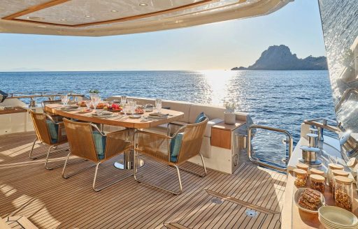 Charter yacht NAYLA alfresco dining table
