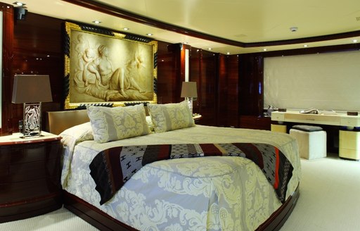 Luxury yacht VERTIGO main cabin, with statues on wall