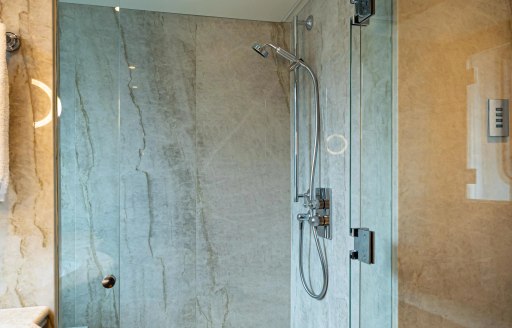 Charter yacht AQUA LARES en suite shower cubicle