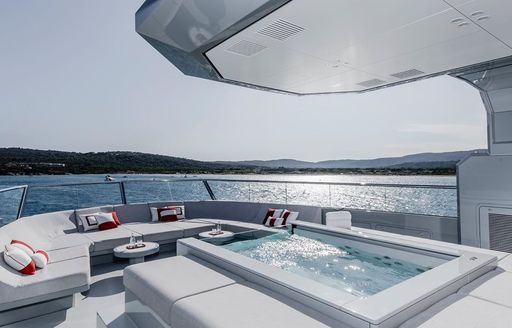 jacuzzi on superyacht bold