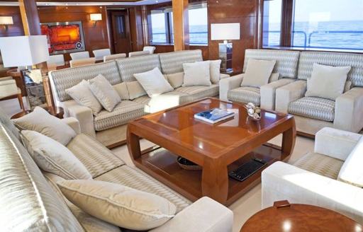 Charter yacht EVERBLUE main salon lounge