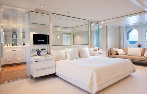 motor yacht IDOL's master suite