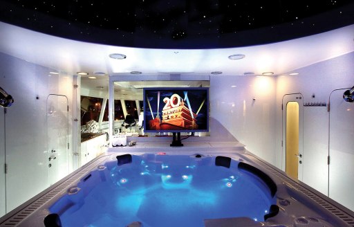  Jacuzzi onboard KERI LEE superyacht charter 