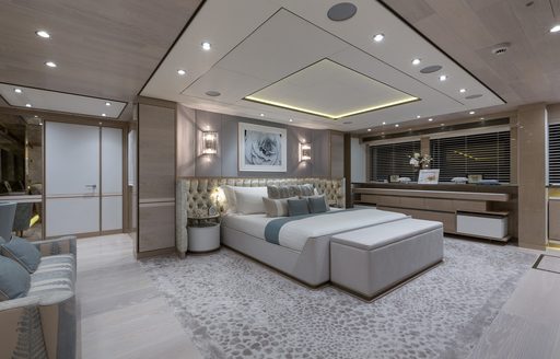 Superyacht THUMPER's master suite