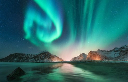 northern lights above the ocean 