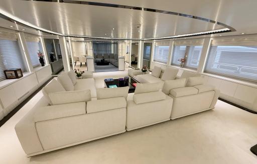 Charter yacht VERTIGO interior lounge