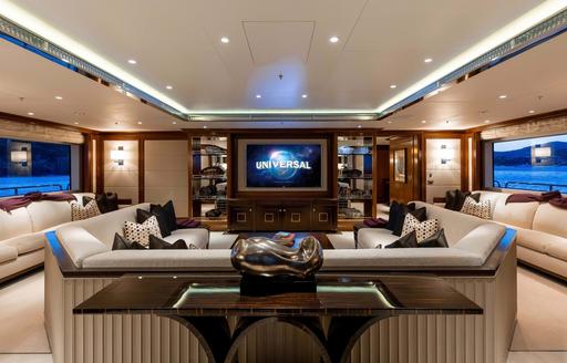 Charter yacht MEGA GLOBAL II interiors