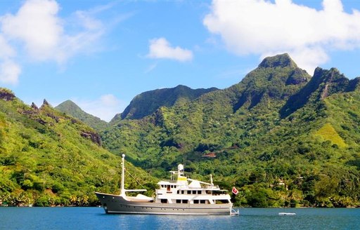 Superyacht Zeepaard cruising on charter 