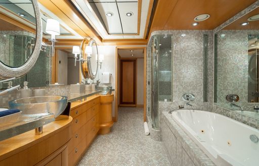 Charter yacht VICTORIA DEL MAR ensuite with bath and dual sinks