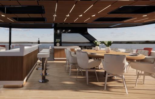 Charter yacht LULUS sundeck