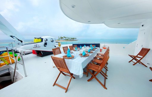 Motor yacht Island heiress exterior areas