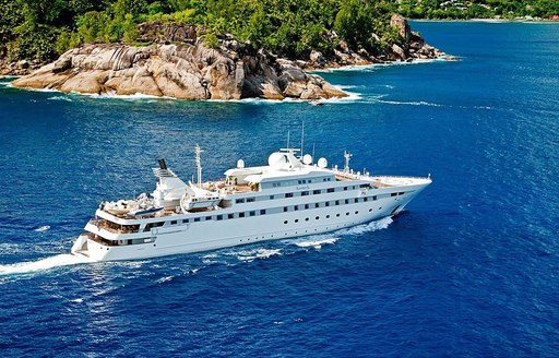 superyacht ‘Lauren L’ cruising on charter