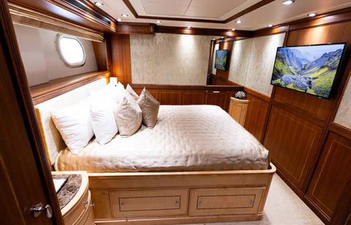 Guest cabin with central double berth onboard charter yacht INVICTUS
