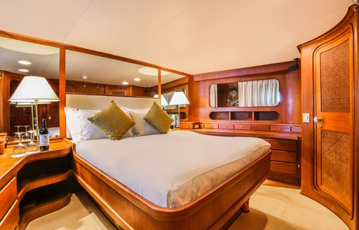 Master suite, Clan VI yacht