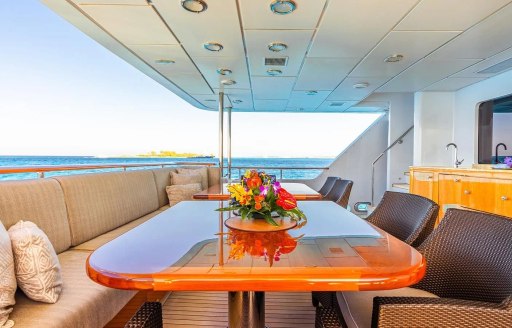 Private yacht charter LEVERAGE exterior dining area
