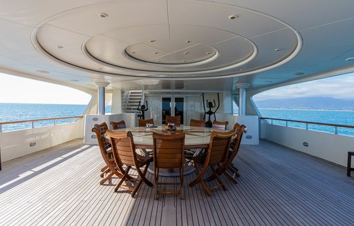 superyacht vianne alfresco dining