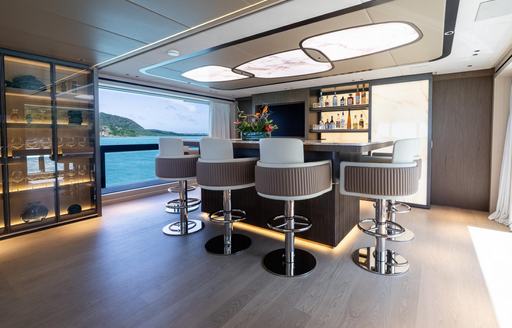 Charter yacht WHITE STAR interior wet bar