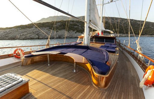 Foredeck seating area onboard SY Babylon