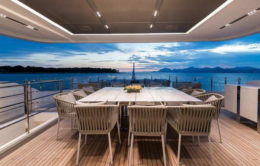 Charter yacht OURANOS alfresco dining option