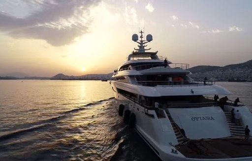 stern of motor yacht O’PTASIA when cruising on sea trials