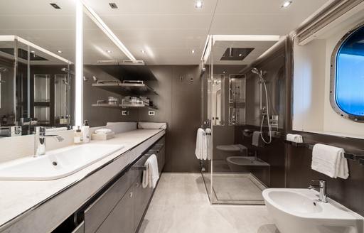 Charter yacht SALT en suite