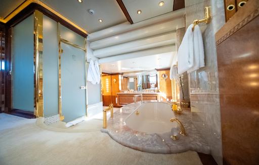 Charter yacht LUDZIE ensuite