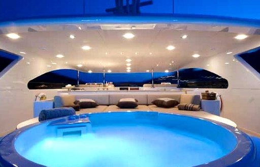 luxury motor yacht VIVA MAS deck Jacuzzi