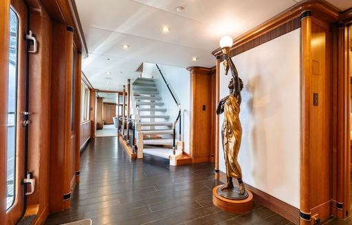 Charter yacht SEA CLASS interiors with statue