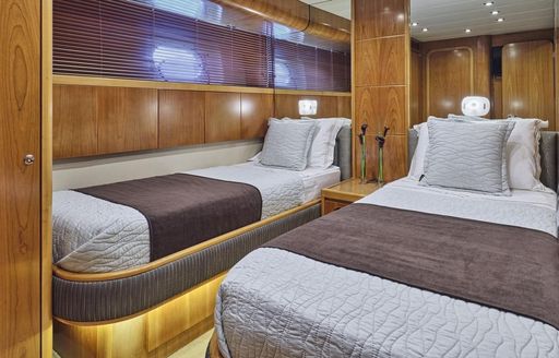 Charter yacht STAR LINK twin cabin