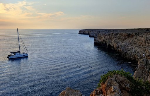 Pont d'en Gil Menorca cliffs, boat