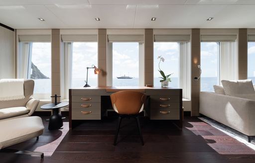 Superyacht LAURENTIA main suite office