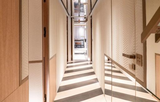 Charter yacht RAJA² corridor