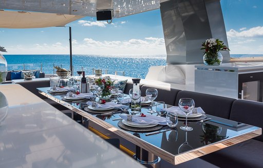 Outdoor dining area on motor yacht Cinquanta 50