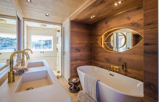 En suite on charter yacht Mimi la Sardine