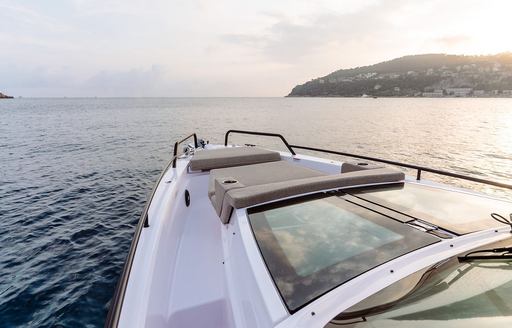Charter yacht SAL bow