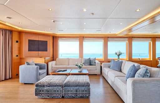Yacht rental OASIS interior lounge