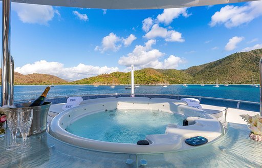 jacuzzi motor yacht magic