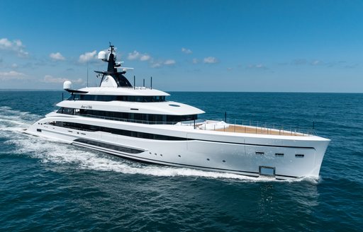 Charter yacht AMOR A VIDA at sea